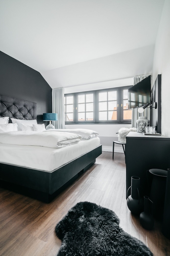 Business Double Room Single Use, 1 King Bed, Non Smoking photo 2