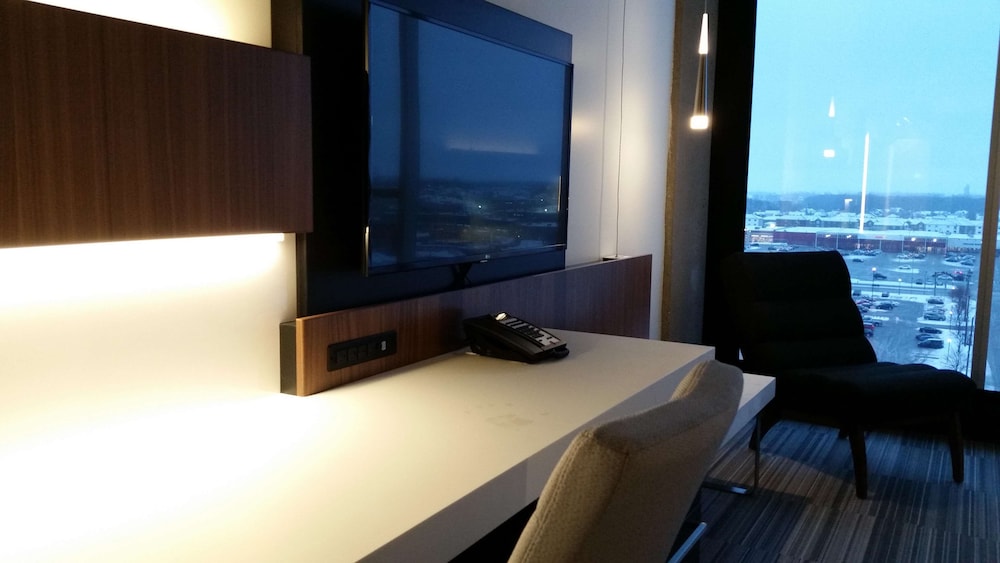 Superior Room, 1 King Bed photo 2