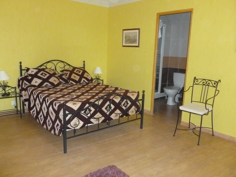 Standard Double Room - Photo 1
