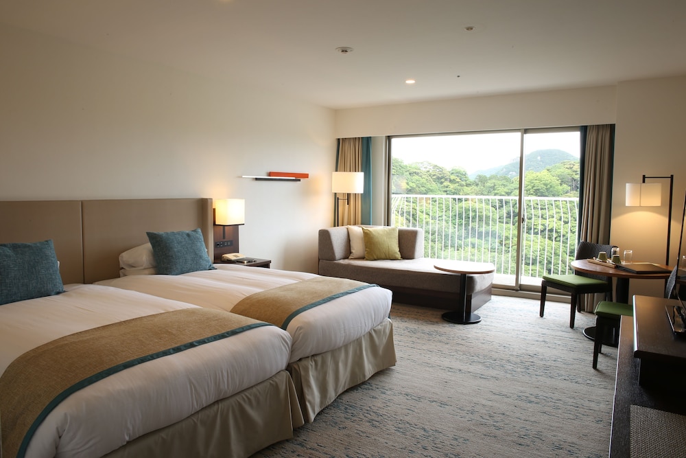 [High Floor] Superior Twin Room with Balcony, Non Smoking - Photo 3