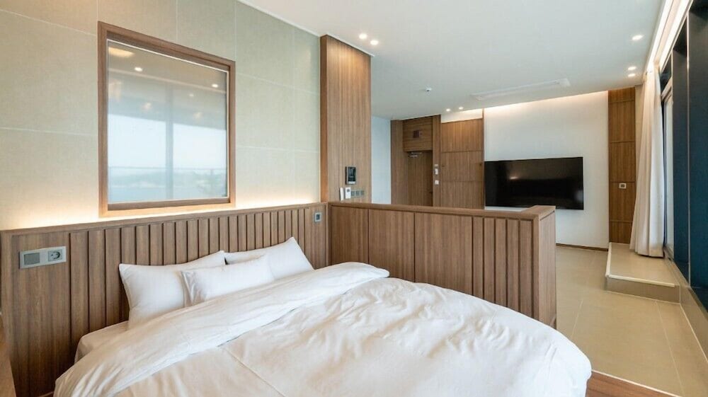 Room (B301) - Photo 9