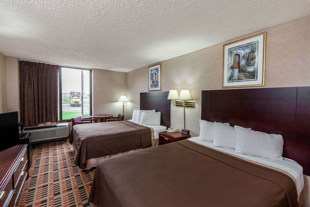 Room, 2 Queen Beds, Non Smoking - Photo 3
