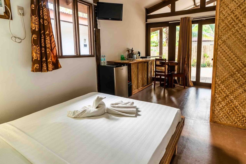 Junior Studio, 1 Queen Bed (100m from main resort) photo 3