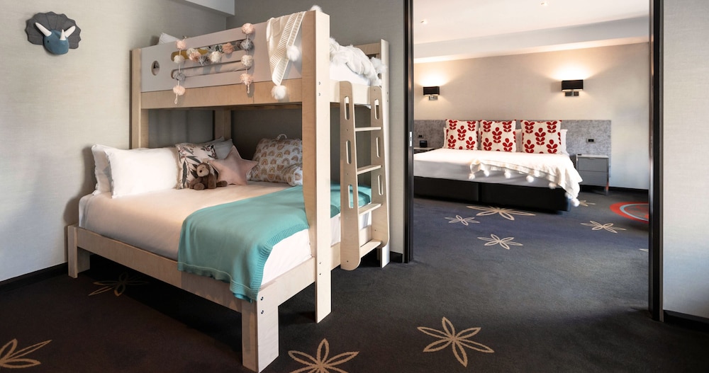 Premium Family Suite (incl Sky Tower Family Pass) - Photo 1