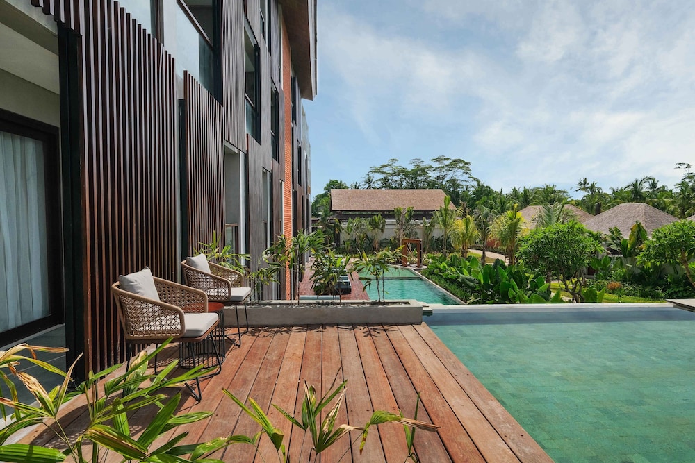 Garcia Suite Pool Access - Photo 5