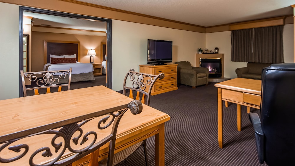 Grand Suite, 2 Queen Beds, Non Smoking, Kitchenette (with Sofabed) photo 1