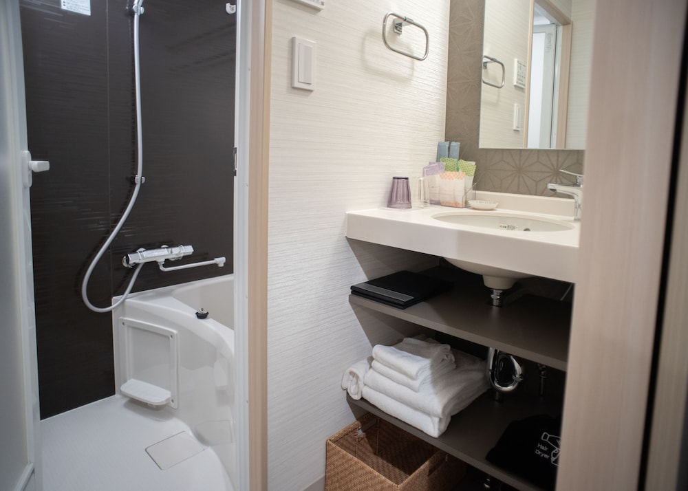 Premium Twin Room - Photo 13