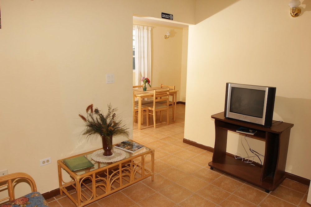 Suite, 1 Queen Bed, Kitchen photo 3