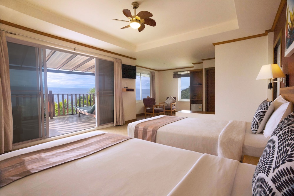 Hotel Room - Photo 2