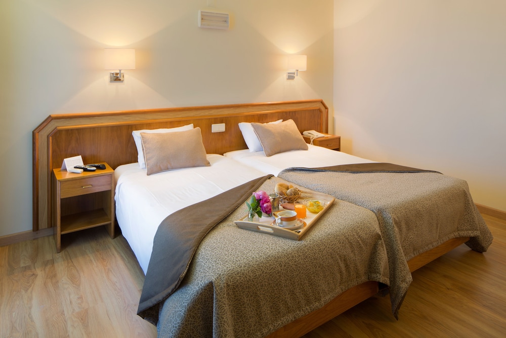 Double or Twin Room - Photo 5