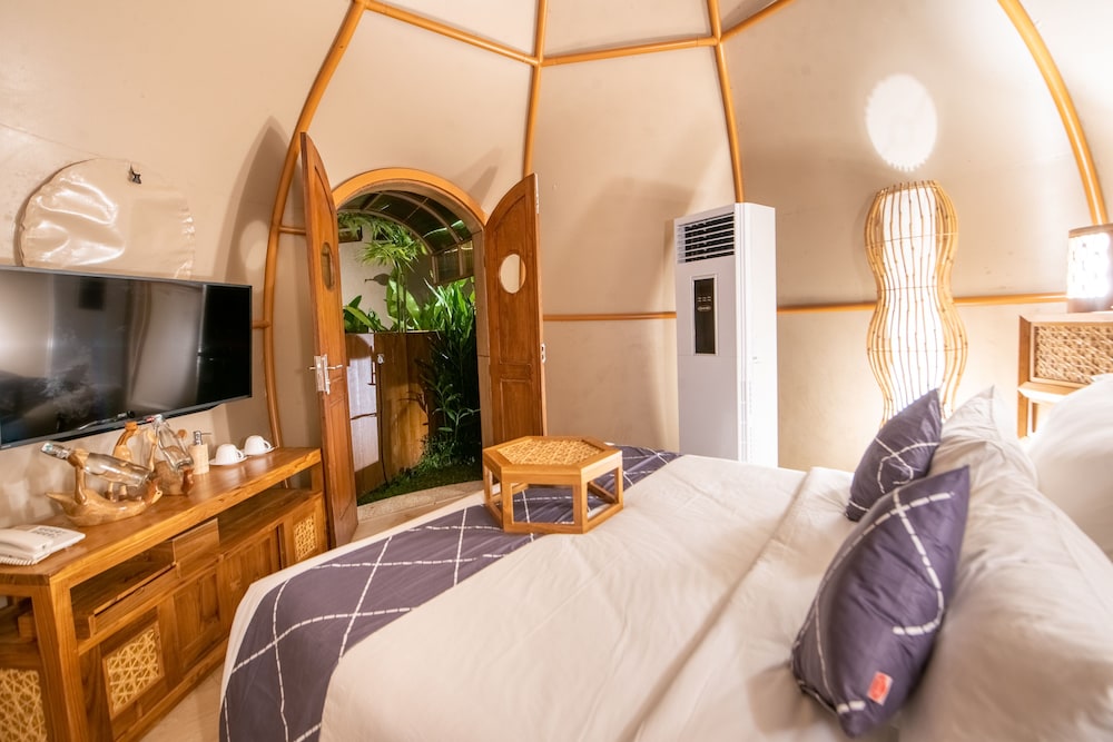 Luxury Glamping with Bathtub - Photo 14