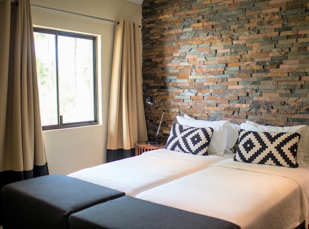 Premier Twin Room, 2 Twin Beds, Balcony, Garden Area photo 2