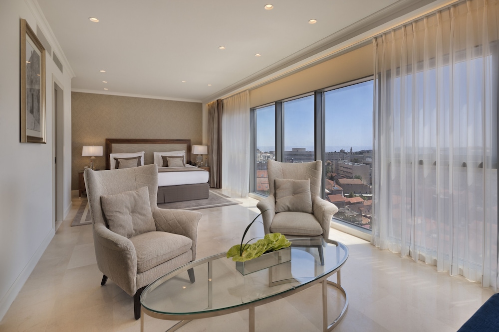 Luxury Suite photo 1