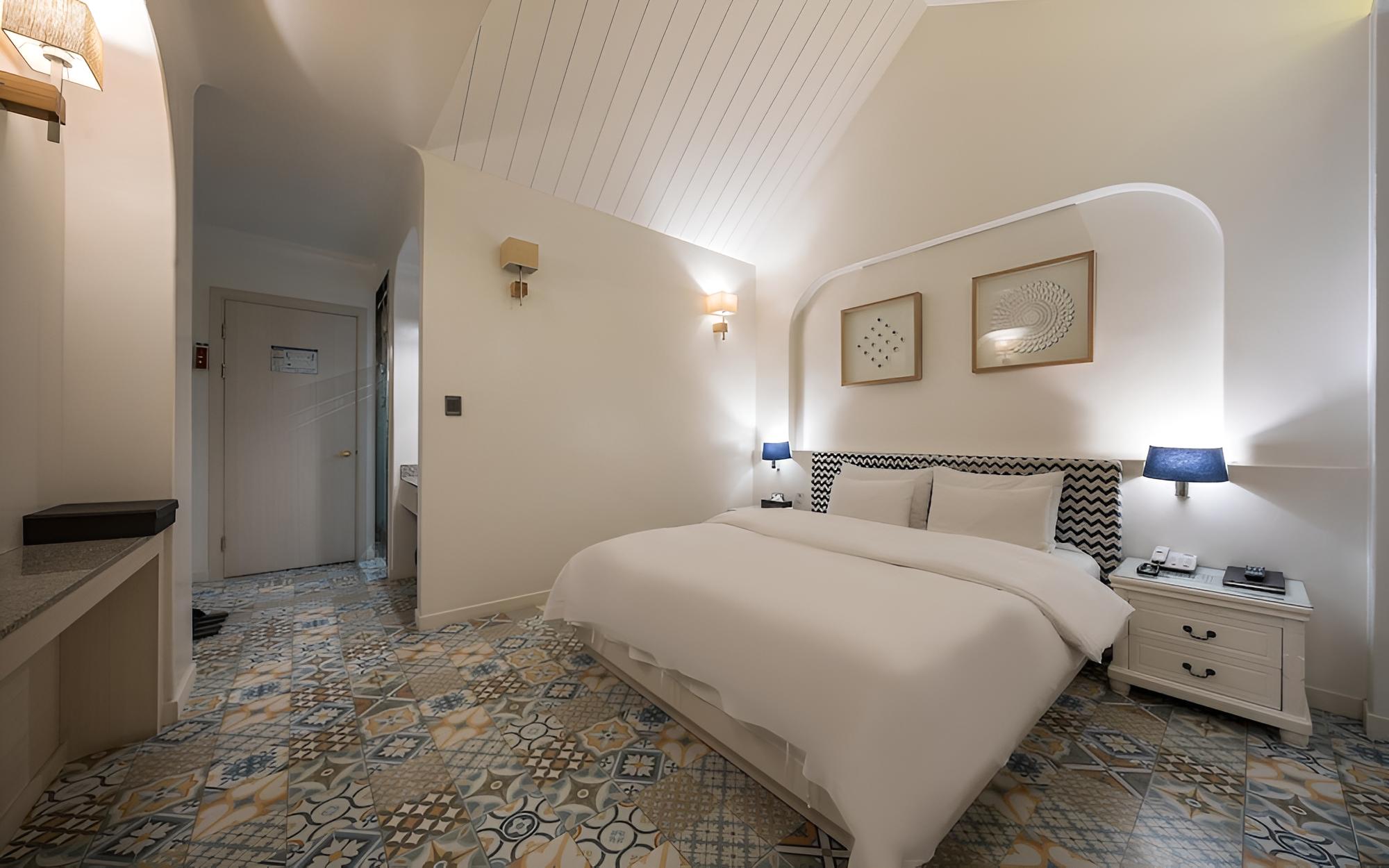 Room (Royal Suite (room random assignment)) - Photo 4