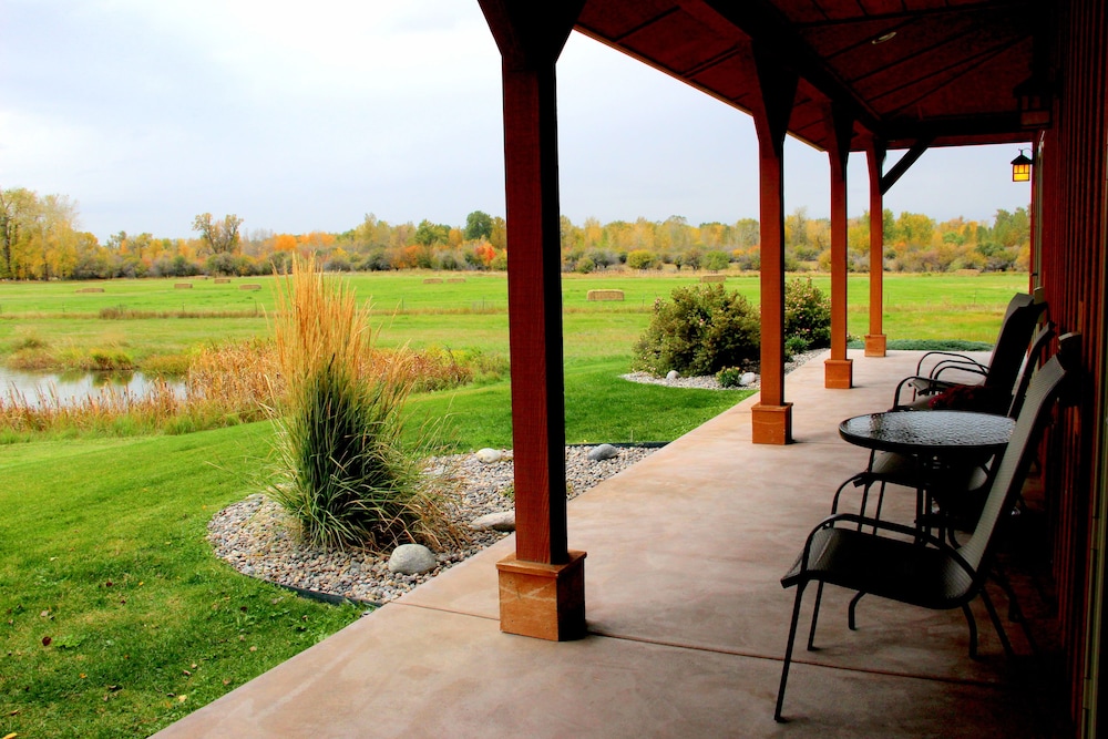 Trout Lodge Room - Pet friendly photo 3