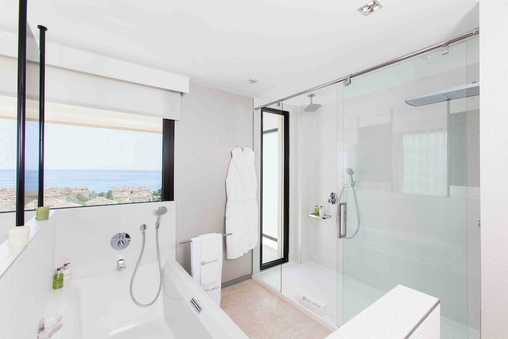 Suite, Sea View