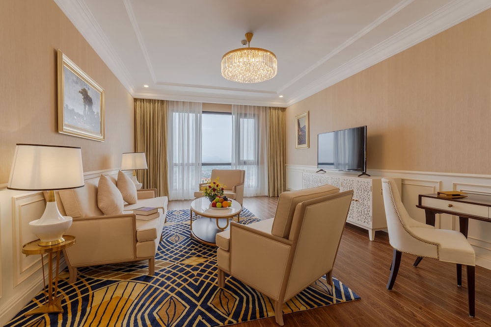 Suite - Photo 2