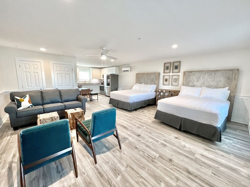 Saltwater Suites 305 Queen Suite, 3rd Fl. Nest