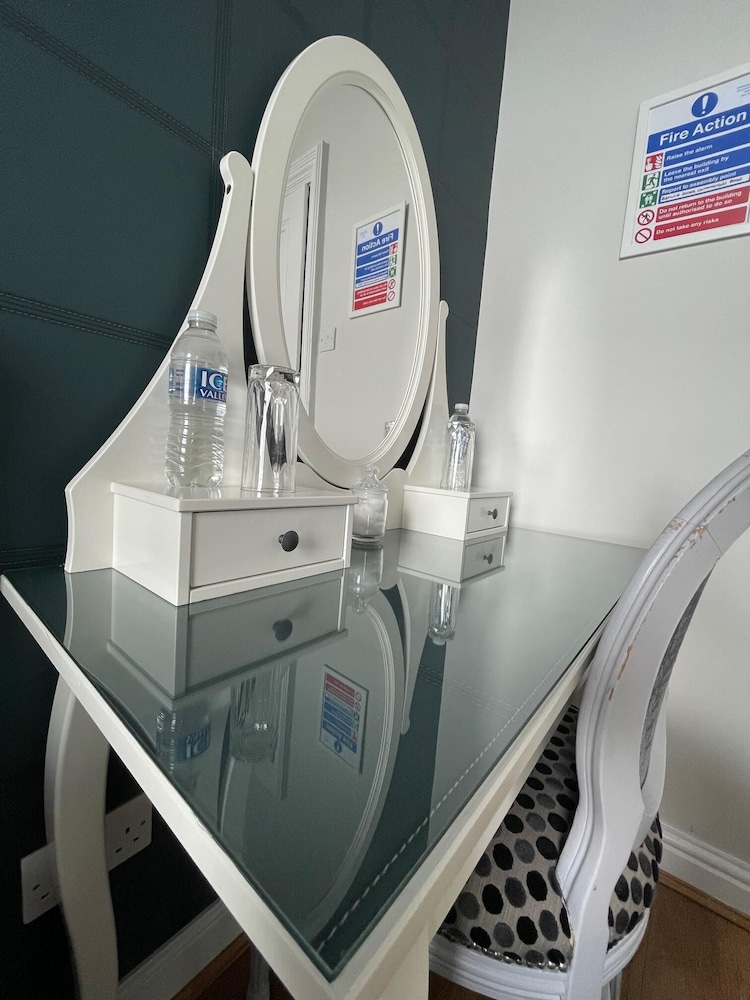 Twin Room, Ensuite - Photo 8