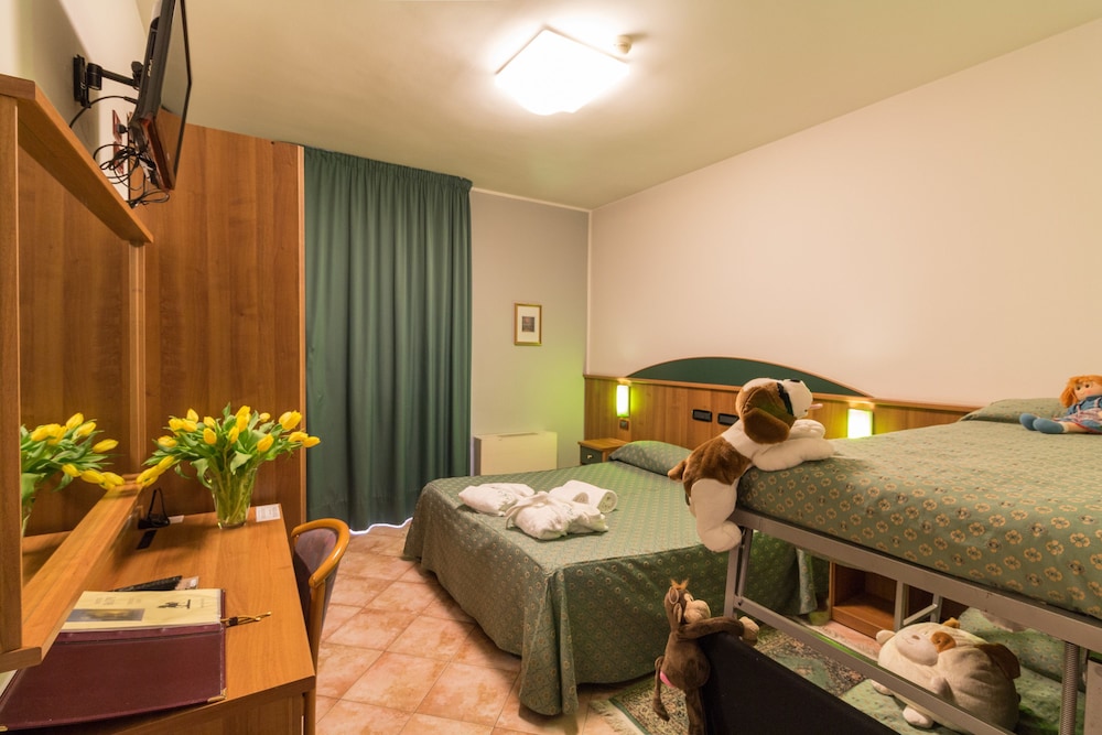 Triple Room Pay TV included