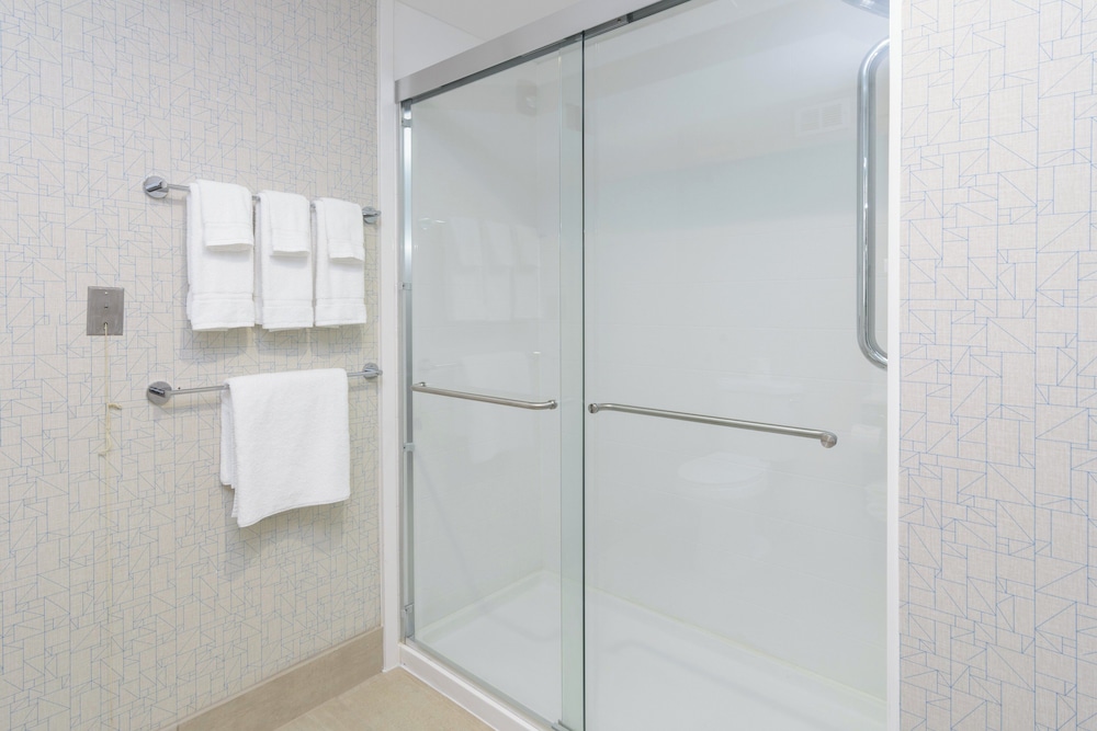 Standard Room, 1 King Bed, Accessible (Communications) - Photo 8