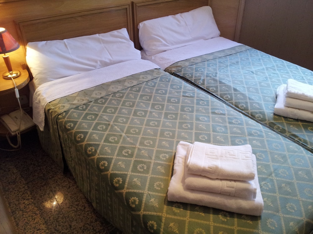 Double Room - Photo 7