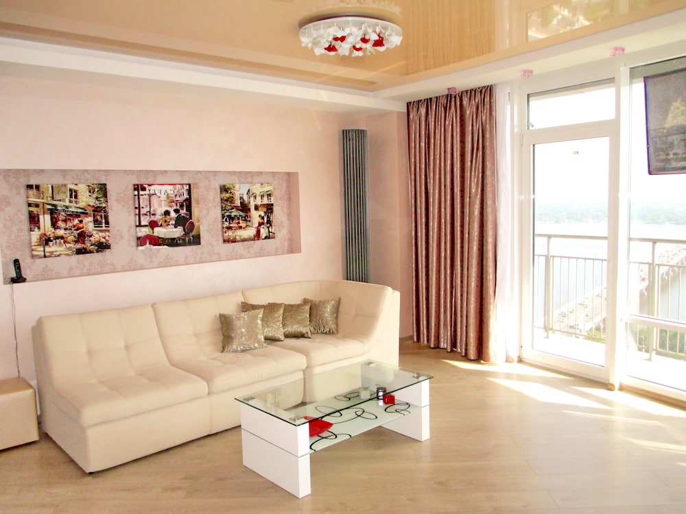 Studio, Jetted Tub, River View