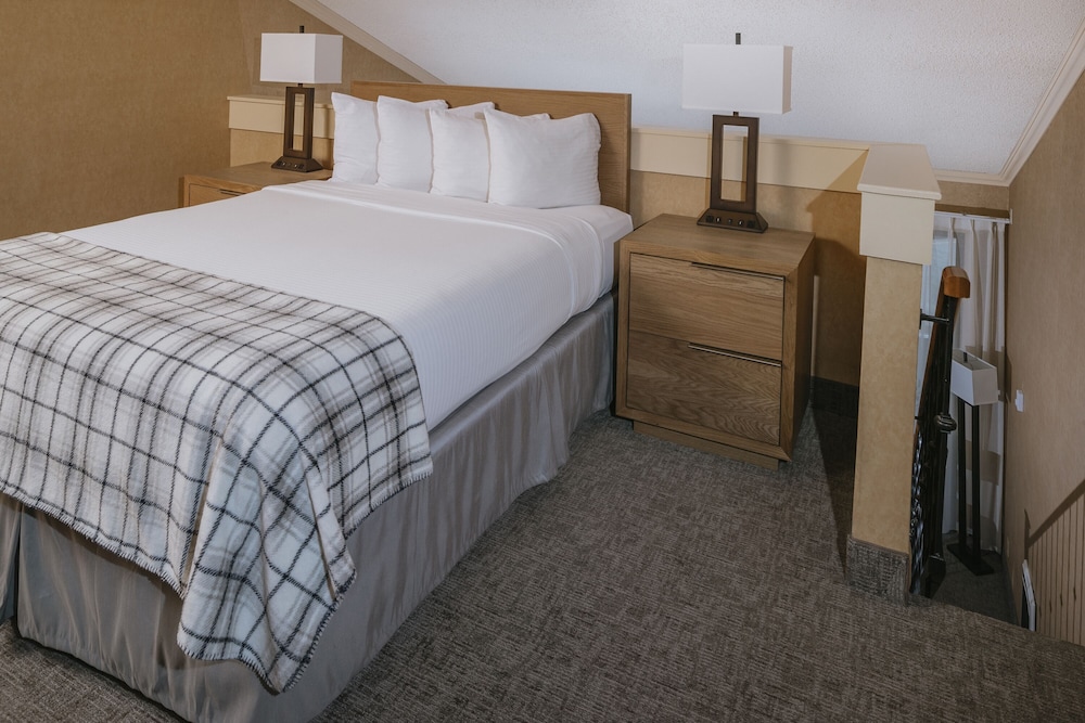 Room (Hotel Loft Room Sleeps 4) - Photo 4
