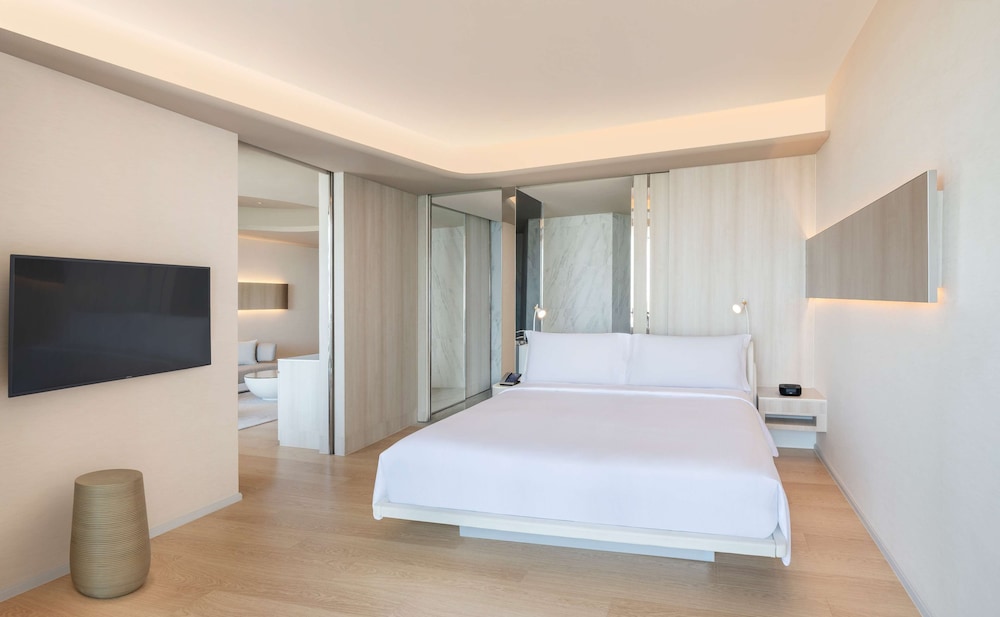 Premium Suite, 1 King Bed, Ocean View