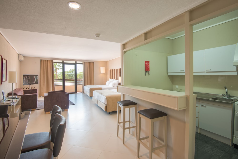 Junior Suite, Sea View (2 Adults + 2 Children) - Photo 4