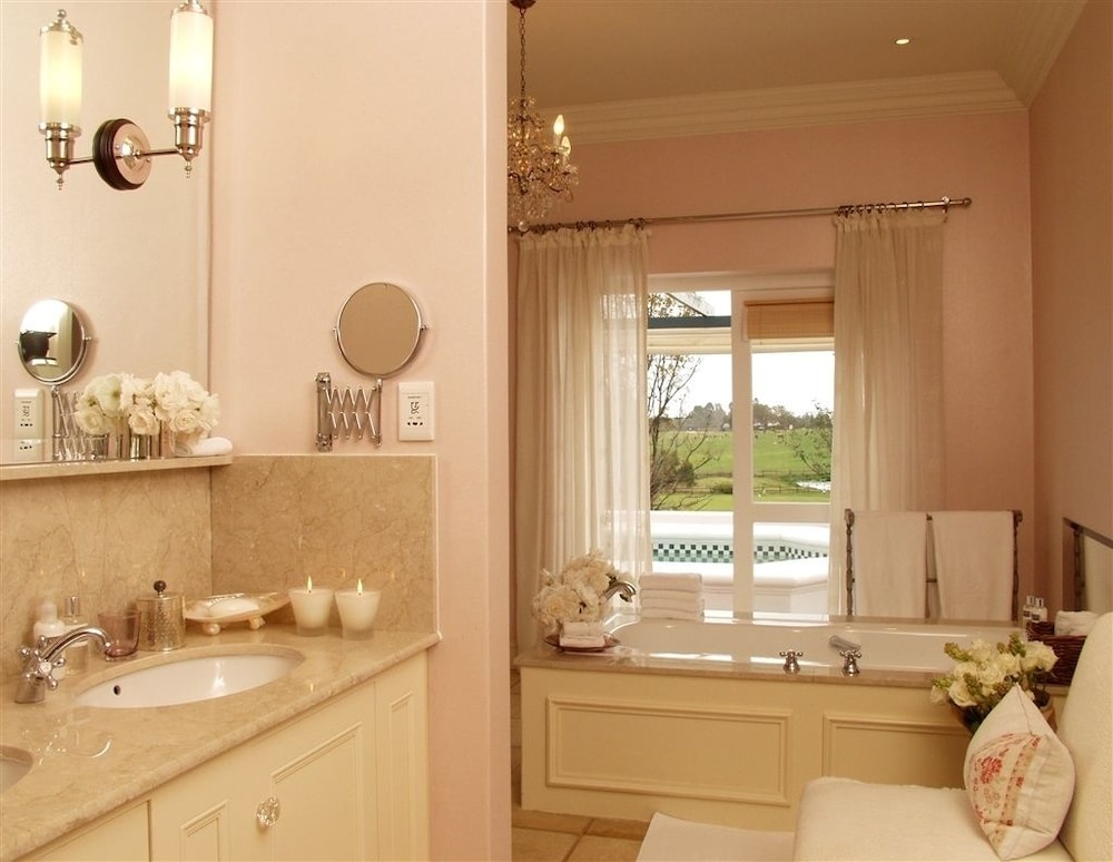 Elegant Suite photo 2