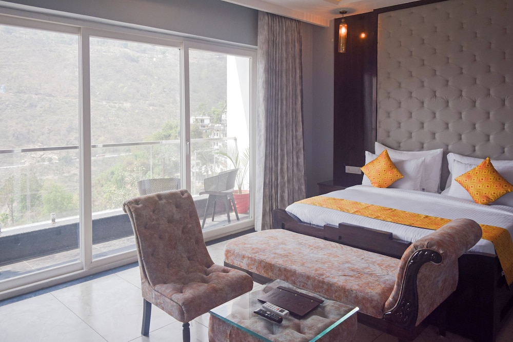 Valley View Classic Room with Balcony