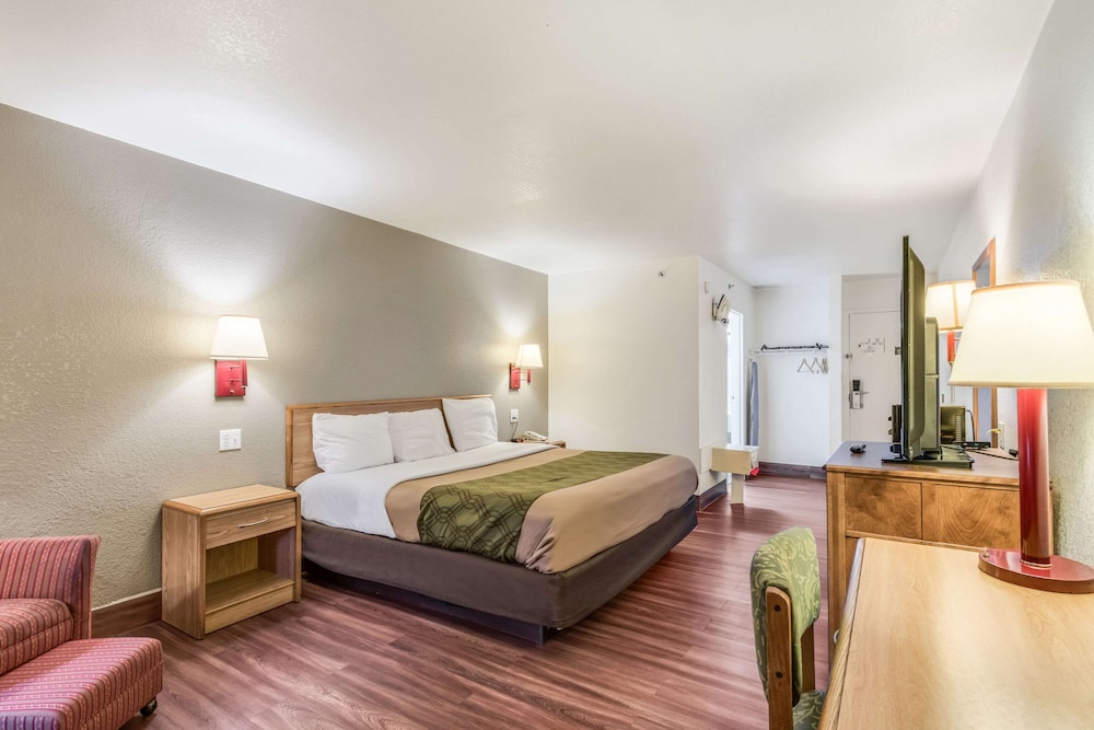 Standard Room, 1 King Bed, Non Smoking photo 2