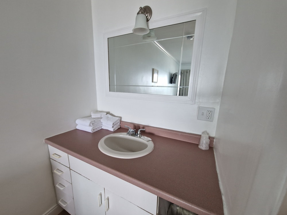 Single Room, 1 Queen Bed, Ocean View photo 2