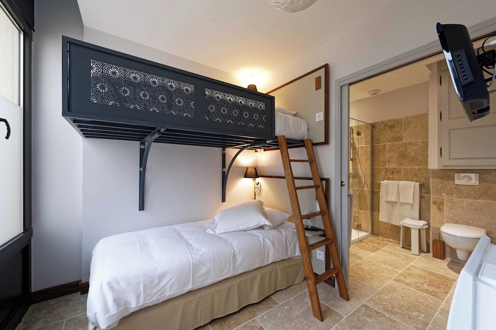 Comfort Apartment, 2 Bedrooms, Kitchenette, Garden View