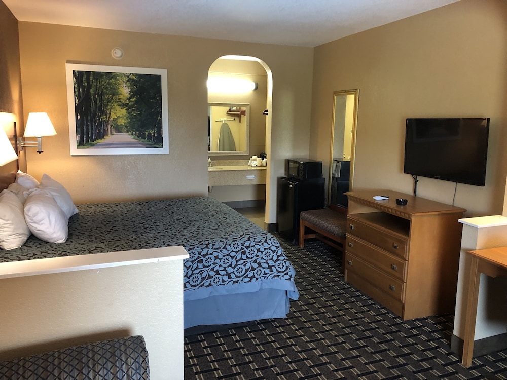 Suite, 1 King Bed, Smoking