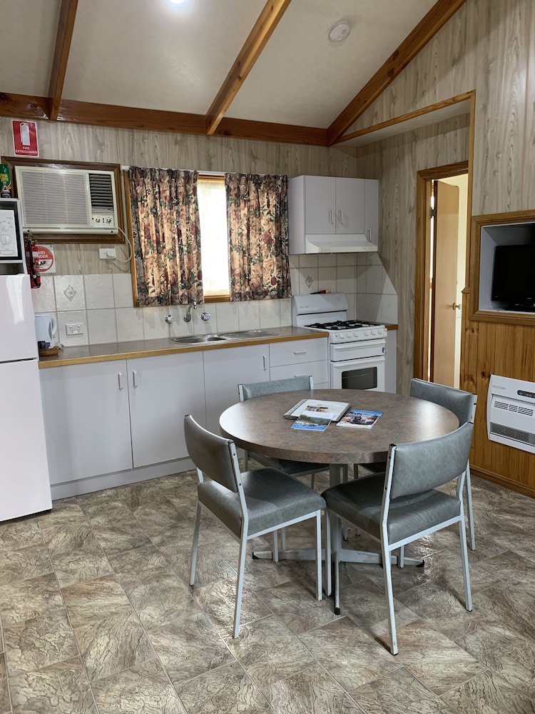 Village Deluxe, Sleeps 4 photo 3