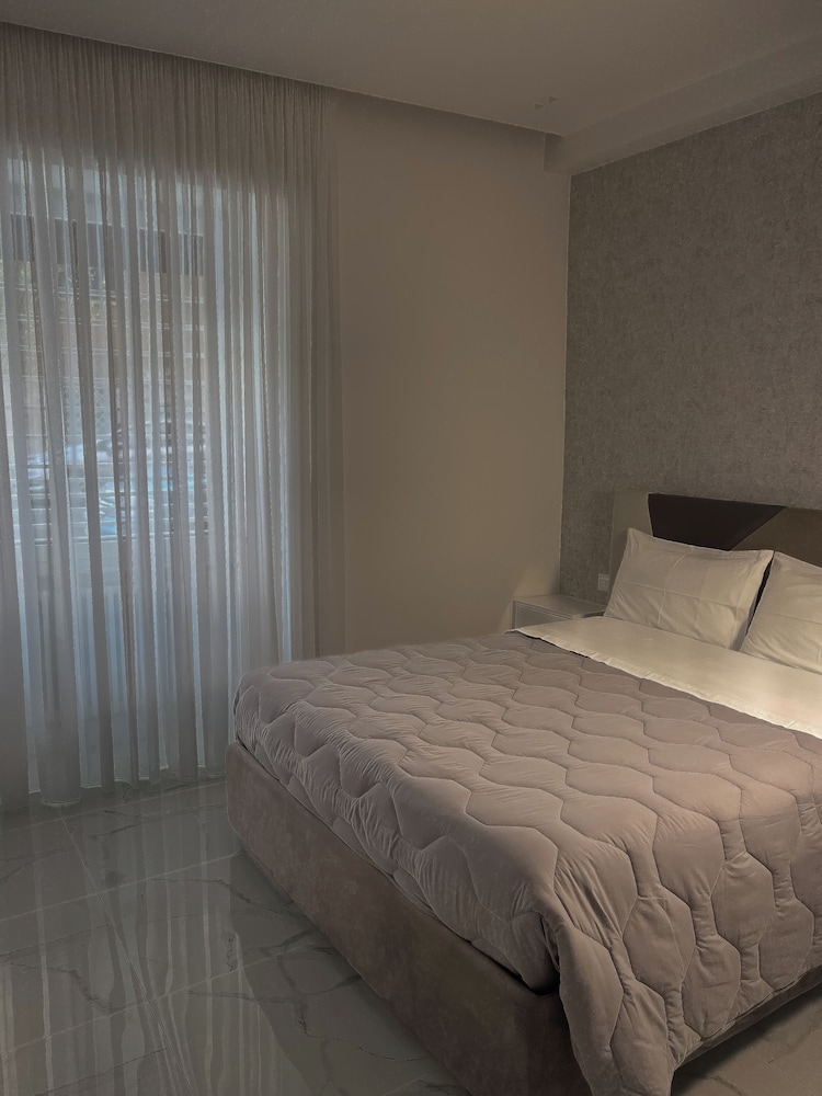 Double Room (1)