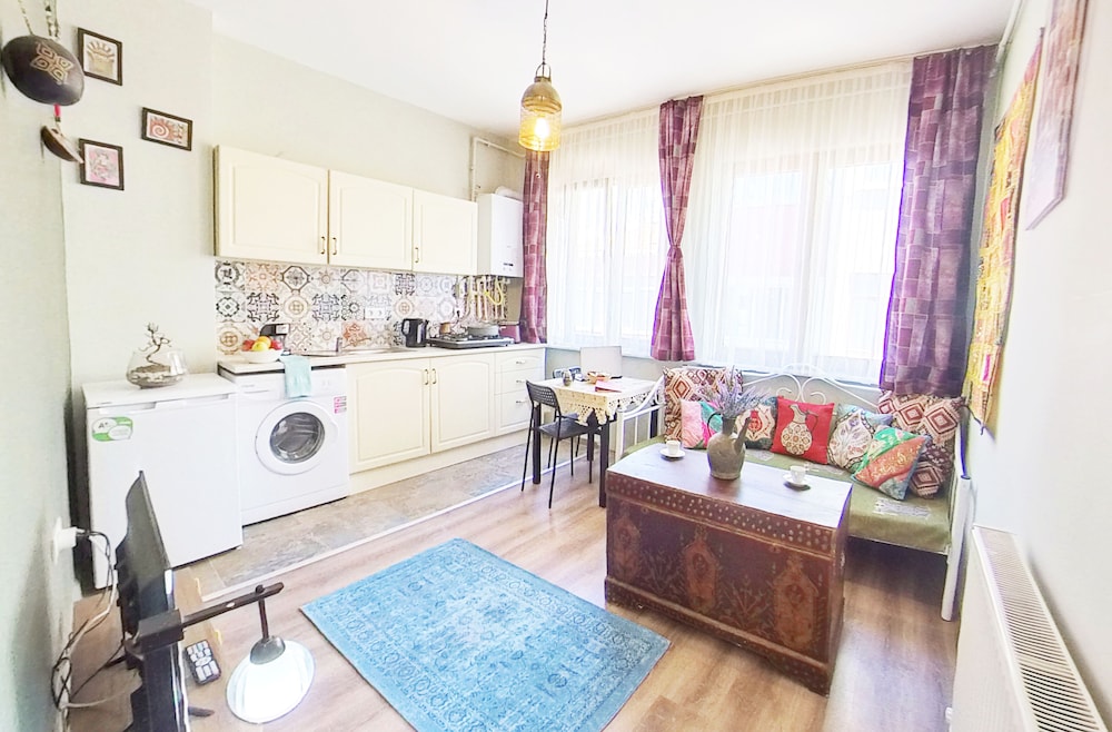 Traditional Apartment, 1 Bedroom, Kitchen photo 1
