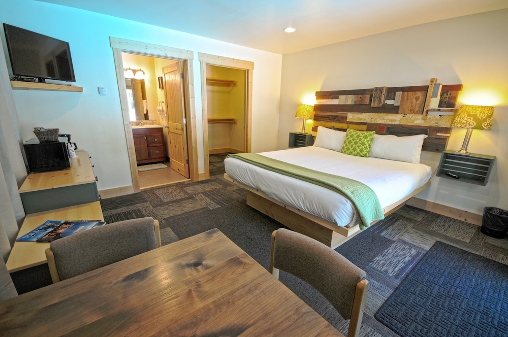 Standard Room, 1 King Bed photo 3