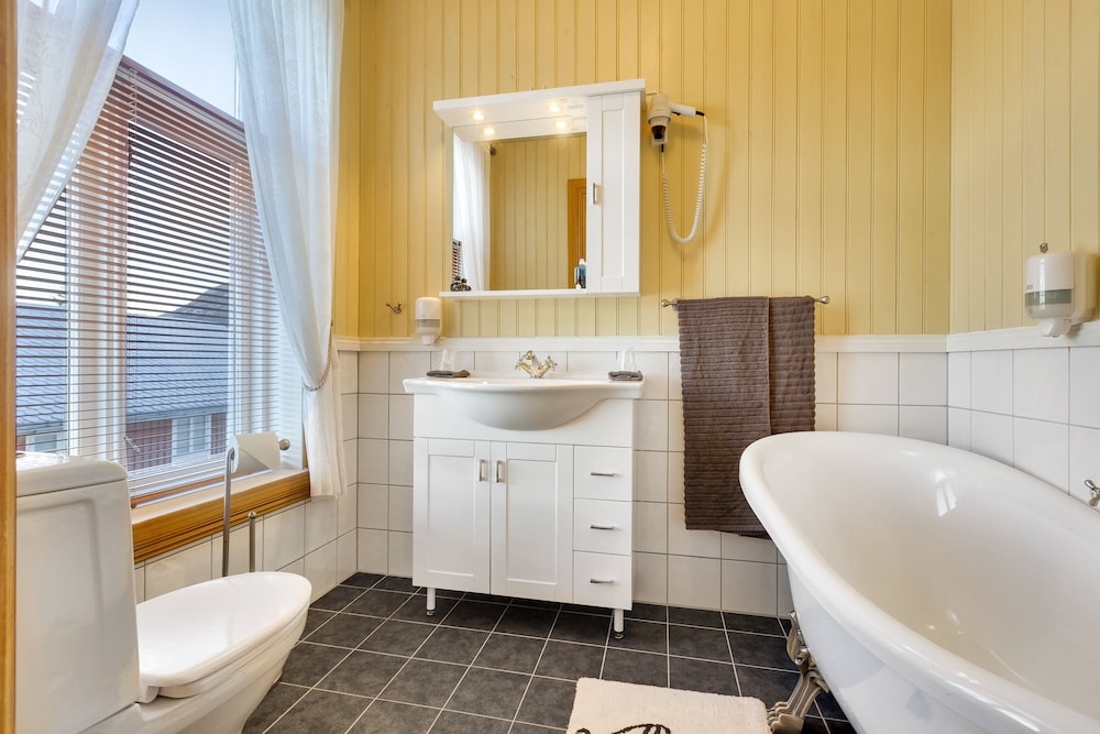 Junior Suite, 1 King Bed, Non Smoking, Sea View - Photo 6