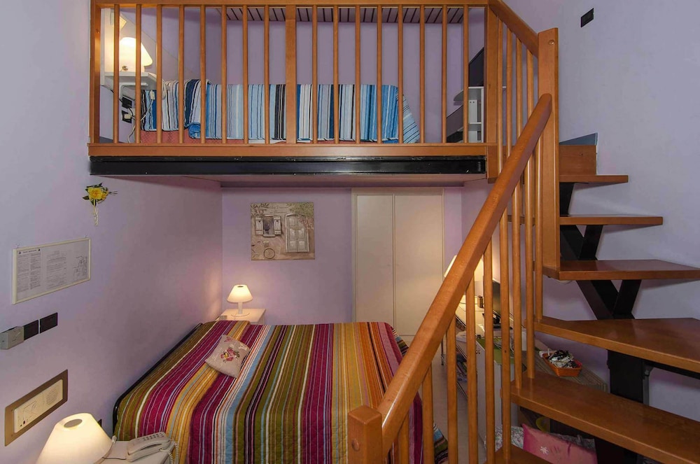 Family Room, 2 Bedrooms - Photo 2