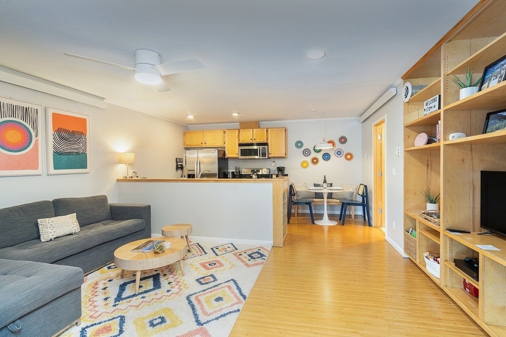 Condo, 2 Bedrooms