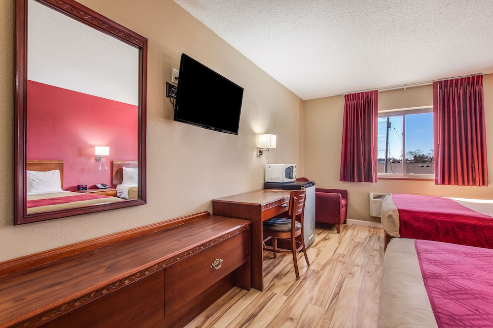 Standard Room, 2 Queen Beds, Non Smoking - Photo 3
