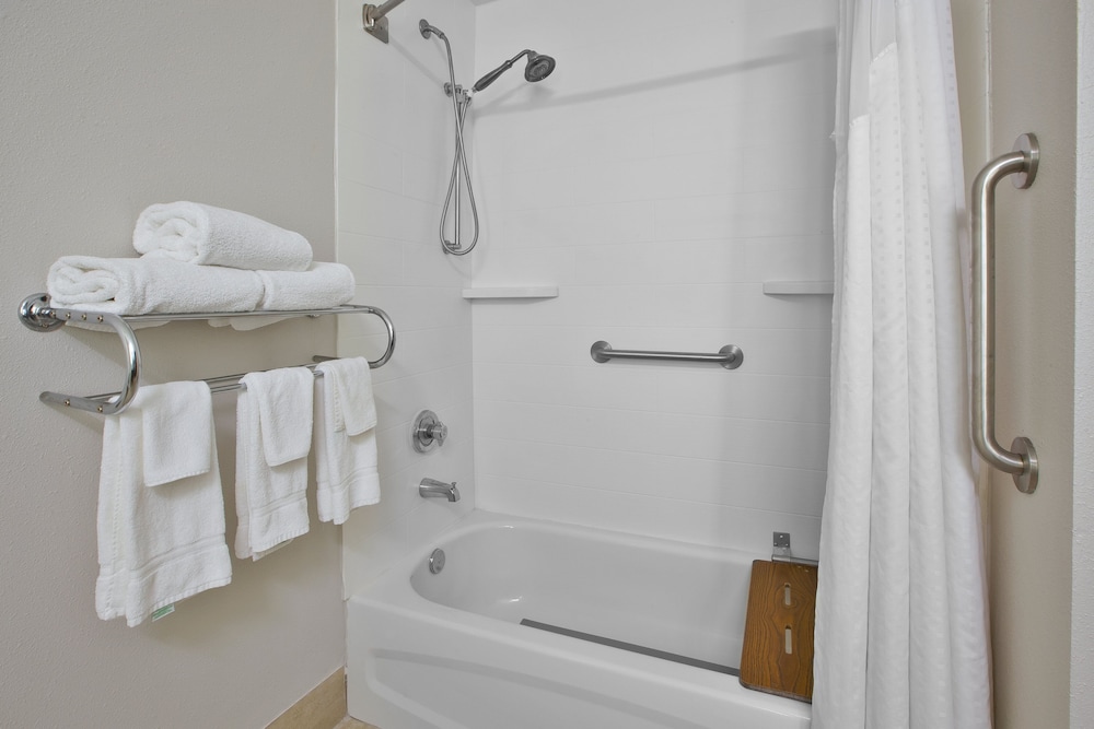 Standard Room, 1 Queen Bed, Accessible, Jetted Tub (Hearing) - Photo 7