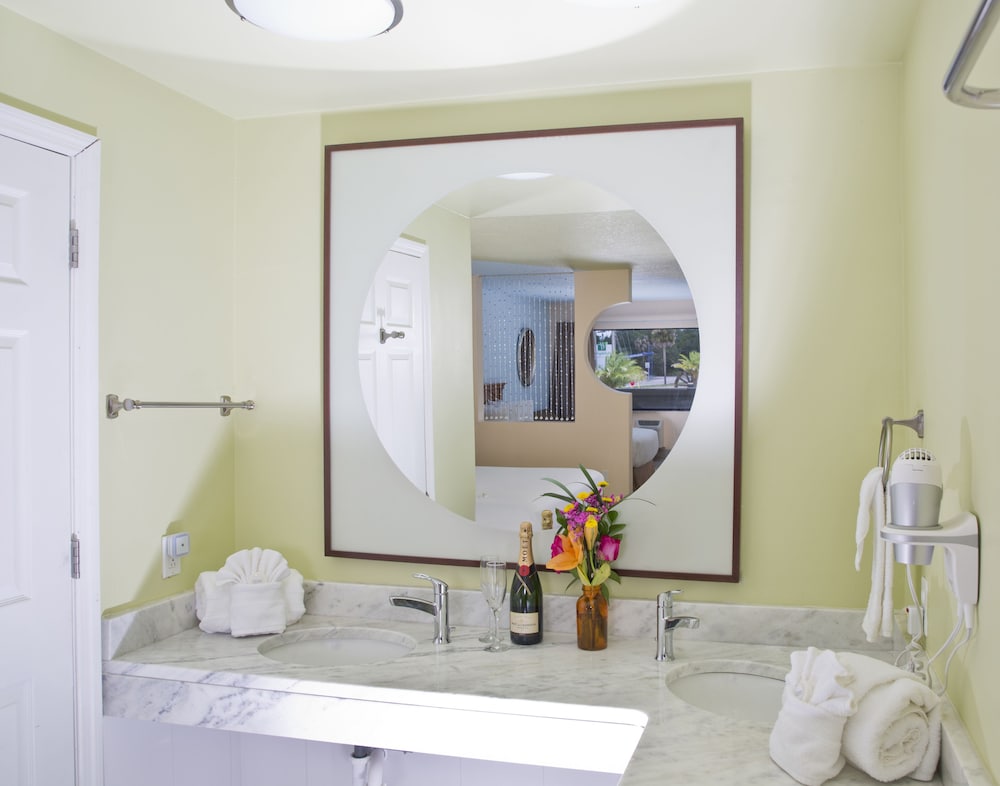 Deluxe Suite, Multiple Beds, Non Smoking - Photo 7