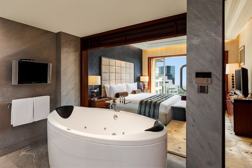 Suite, 1 Bedroom, Club Lounge Access (Dining Area) - Photo 5