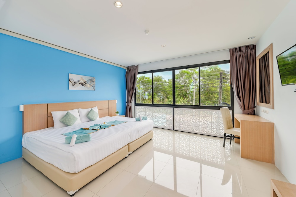 Superior Double or Twin Room, Partial Sea View