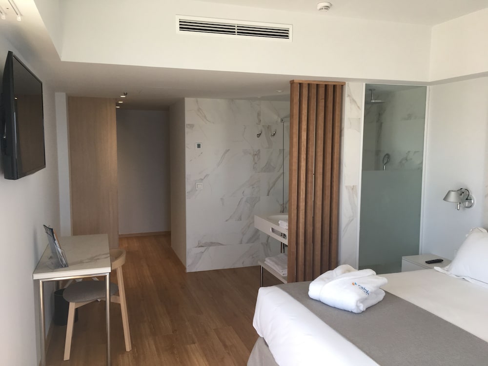 Double Room, Balcony, Partial Ocean View photo 2