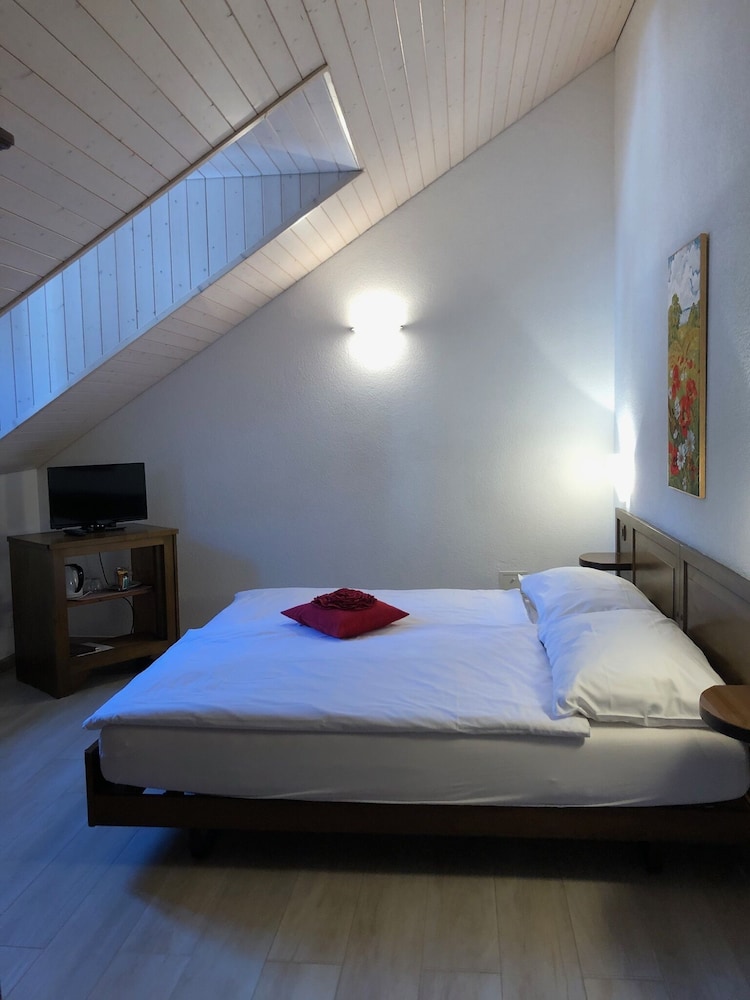Classic Double Room - Photo 4